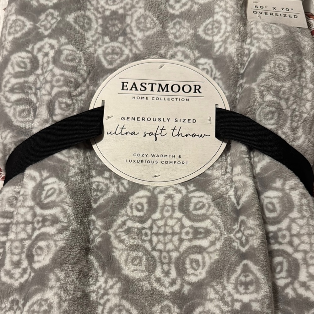 Eastmoor Home collection oversized throw